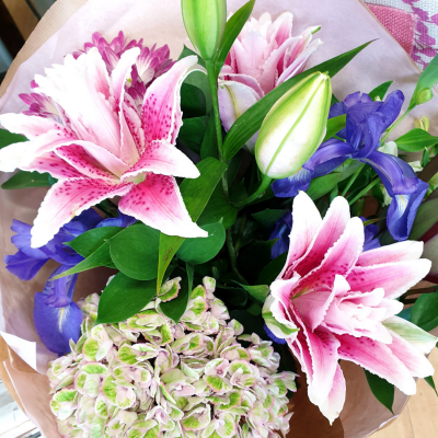 Star Gaze - A special gift of long lasting Oriental Lilies so simple, so perfect.